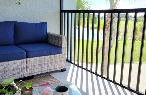 Venice Condo | Luxury 2BR+Den Condo Resort Style Vacation Tiki bar Sleeps 6