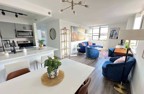 Hoboken Apartment | Luxury 2BR - Elevator-Gym-Laundry-15 Min to NYC