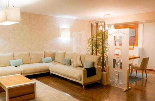 Odivelas Apartment | Luxury 2BR Spacious & Stylish with Patio near Metro