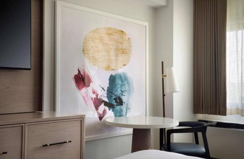 White Plains Hotel | Luxury 2BR Unit for a Cozy Stay! Near Downtown, Onsite Restaurant, Free Shuttle