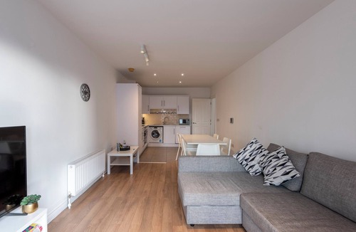 Cathedral Quarter Apartment | Luxury 2BR with cathedral views in the heart of Belfast — steps to nightlife, cafes, tours and top attractions.