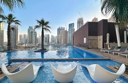 Dubai Marina Apartment | Luxury 2BR with Marina Views Near Dining Shopping Attractions & Beaches