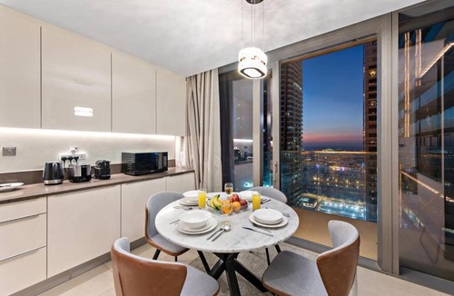 Dubai Marina Apartment | Luxury 2BR with Marina Views Near Dining Shopping Attractions & Beaches