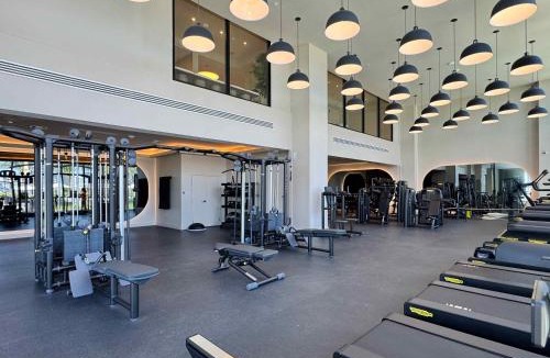 North Beach Apartment | Luxury 2BR with Ocean View, Pool and Gym