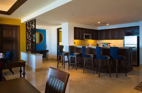 Marina Hotel | Luxury 3 bd Penthouse at Grand Solmar Land’s End - December 13 - 20n