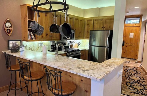 Keystone House | Luxury 3 Bed/3bath-Townhome, River Behind, hot tub