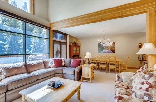Keystone House | Luxury 3 Bed/3bath-Townhome, River Behind, hot tub