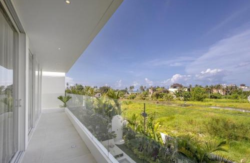 Cemagi Villa | Luxury 3 bed beachside villa with cold plunge pool, rooftop & designer furniture
