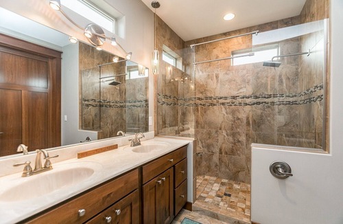 Cedar Rapids House | Luxury 3-Bed VRBO in Cedar Rapids, IA! Sleeps 10. Book Now!