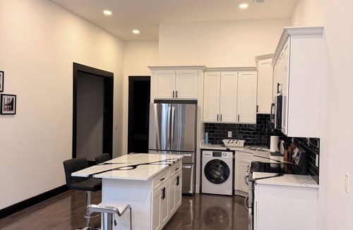 Downtown Baltimore Apartment | Luxury 3-bedroom apartment in marvelous Mount Vernon, Baltimore MD.