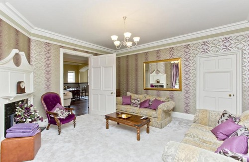 Old Town Apartment | Luxury-3-bedroom Ramsay Garden Apartment next to Edinburgh Castle