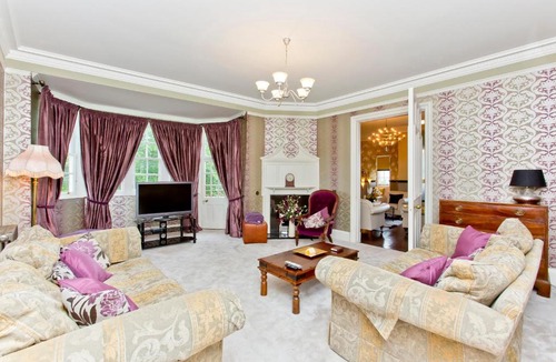 Old Town Apartment | Luxury-3-bedroom Ramsay Garden Apartment next to Edinburgh Castle