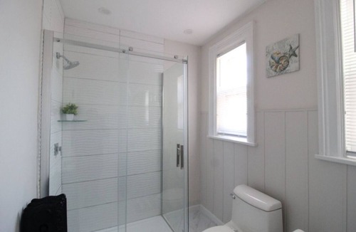Scranton House | Luxury 3-bedroom suite in Scranton-Hill Section with WiFi + Cable