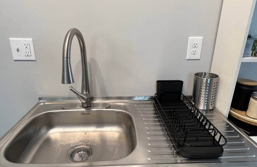 Nauck House | Luxury 3 BR 1.5 Baths Lower Level Unit: Nonsmoking