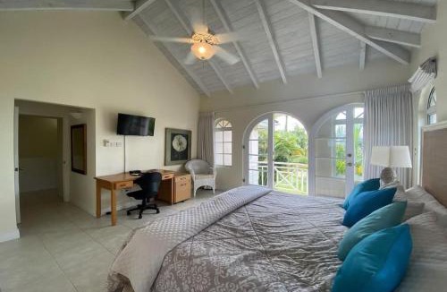 Christie Villa | Luxury 3 Br 3 Bth Townhouse in Gated Community