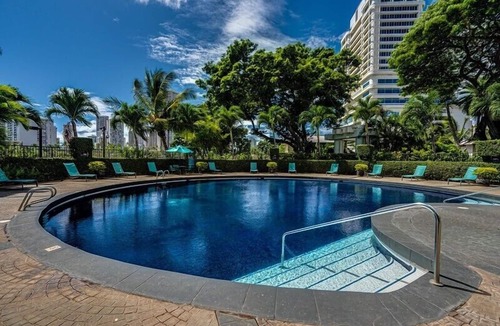 McCully - Moiliili Condo | Luxury 3 Br Penthouse Panoramic Canal, Mountain, City views 90 Nt Min. furnished, 2 parking