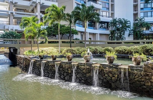 McCully - Moiliili Condo | Luxury 3 Br Penthouse Panoramic Canal, Mountain, City views 90 Nt Min. furnished, 2 parking