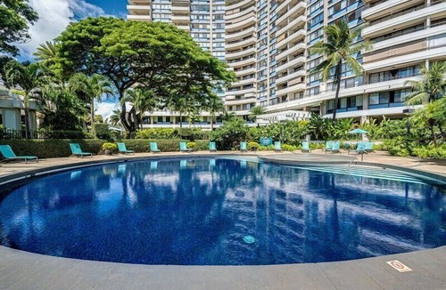 McCully - Moiliili Condo | Luxury 3 Br Penthouse Panoramic Canal, Mountain, City views 90 Nt Min. furnished, 2 parking