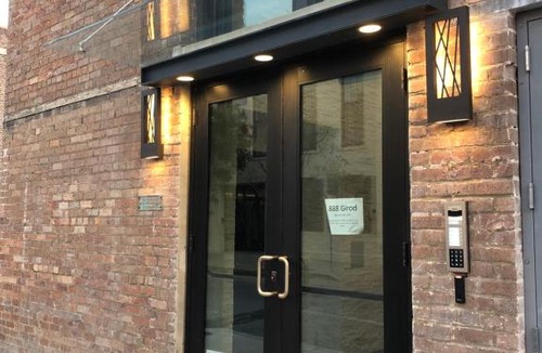 Central Business District Apartment | Luxury 3BD/3.5Bath Full Floor - Prvt Elevator/Grocery/Superdome/Streetcar/Dining
