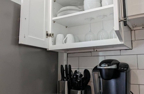 Primos Secane House | Luxury 3bed 1bath with free parking. Close to Philadelphia airport