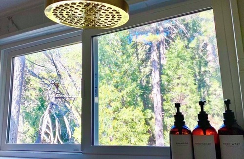 Cedarpines Park House | Luxury 3Bed 2 En-suites Views + Wood burner, & DISCO LOO
