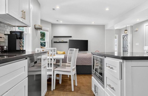 Highland Park Apartment | Luxury 3BR 2BA Boston Penthouse