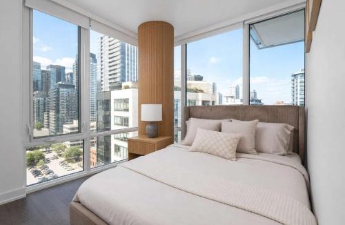 Church and Wellesley House | Luxury 3BR 2BA with 2 King Beds Sleeps 8 on Yonge