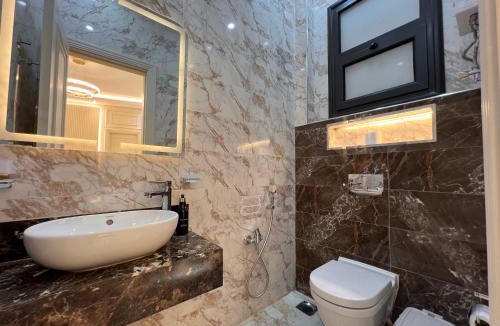 Garden City Apartment | Luxury 3BR Home Overlooking the Nile in Garden City - By Kemetland