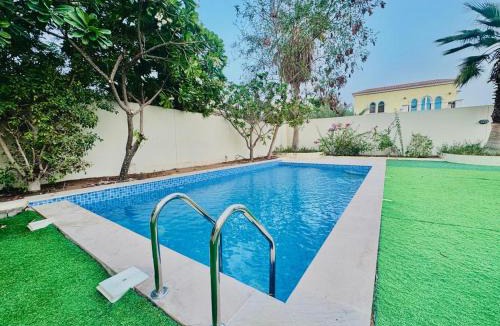Jumeirah Park Villa | Luxury 3BR Private Pool Villa and Elaborate Gardens