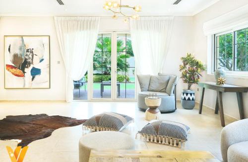 Jumeirah Park Villa | Luxury 3BR Private Pool Villa and Elaborate Gardens