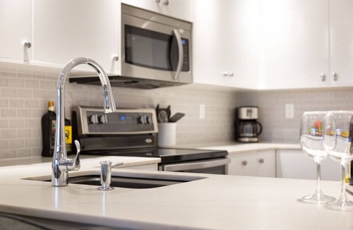 Woodfibre Villa | Luxury 3Br TH- Private Hot Tub/AC/Pool/Bike Storage