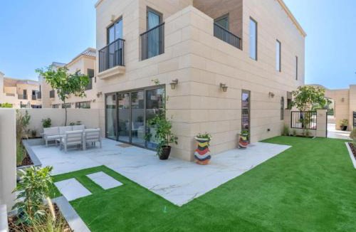 Dubai Villa | Luxury 3BR Villa with Pool View & Modern Comfort
