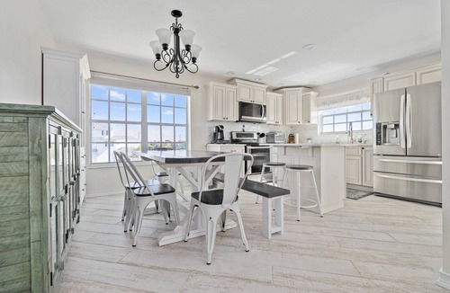 Hudson Beach Estates House | Luxury 3BR Waterfront Escape and Boaters Dream w/Heated Pool, Jacuzzi & Private Dock – Gulf Access!