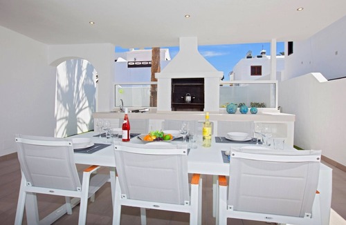Puerto del Carmen Villa | Luxury 4 bed, 3 bath villa in central Puerto del Carmen with free WiFi & Air Con