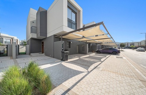 Dubai Investment Park Villa | Luxury 4 Bed Villa, with Private Garden, Pool/Gym Access