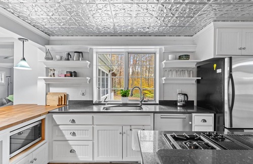 East Haven  Rutland County House | Luxury 4 Bedroom Ski Retreat Near Killington, Pico & Mountain Top Inn.