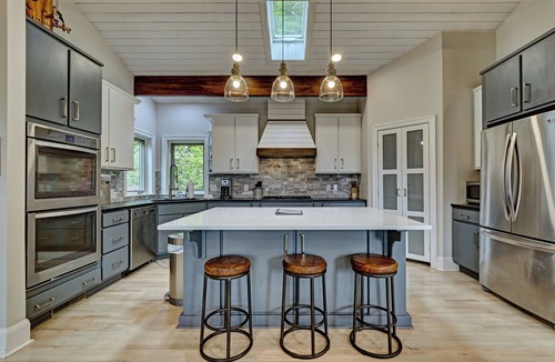 Sapphire House | Luxury 4 BR Mountain Retreat With 3 King Suites-Sleeps 13