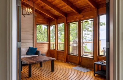 Gravenhurst Cottage | Luxury 4-Season Lakefront Cottage on Lake Muskoka!