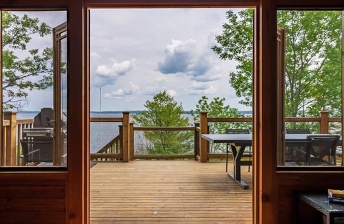 Gravenhurst Cottage | Luxury 4-Season Lakefront Cottage on Lake Muskoka!