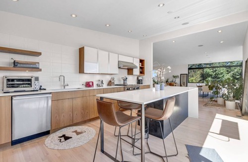 Southeast Magnolia House | Luxury 4000 sqft Home with Gym, Sauna, CityViews