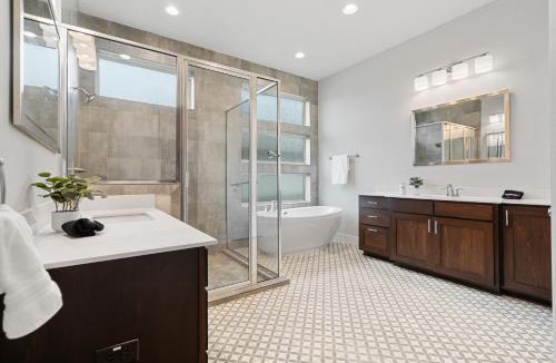 Leander House | Luxury 4BR Escape Private Cinema & Views
