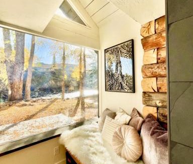 Crested Butte South House | Luxury 4BR Riverfront Home with Hot Tub Near Ski