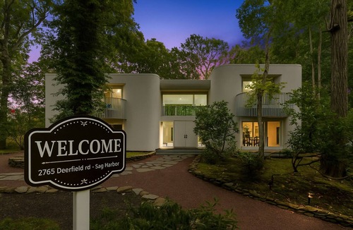 Noyack House | Luxury - 5 bdrs, 6 baths, Tennis Crt, Heated Pool, Basketball, Hot tub, 2.4 acrs