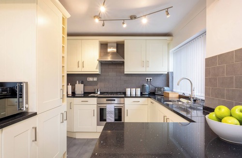 Shirley House | Luxury 5 Bed House With Parking & Garden In The Heart of Shirley Solihull