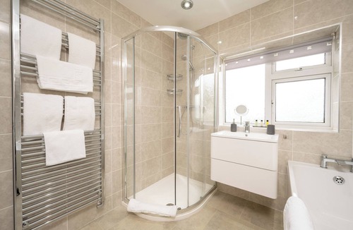 Shirley House | Luxury 5 Bed House With Parking & Garden In The Heart of Shirley Solihull