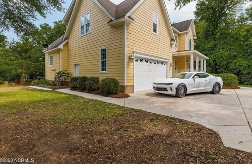 Cedar Point House | Luxury 5-bedroom house in Cedar Point with AC, WiFi, hotub, private yard & more!