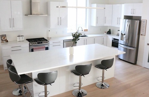 Toovey Heights House | Luxury 5 Bedroom Multi-Family Home