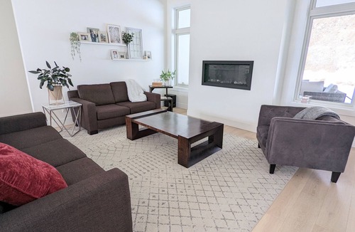 Toovey Heights House | Luxury 5 Bedroom Multi-Family Home
