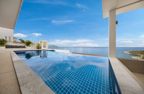 Moo 5 Villa | Luxury 5 Bedroom Villa w Infinity Pool