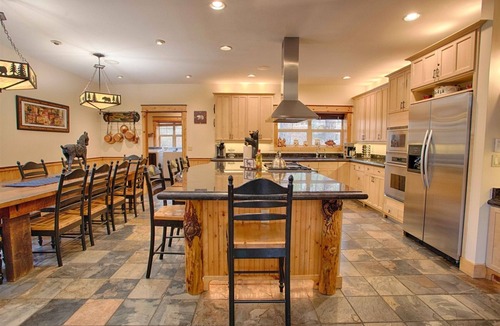 Overlook Park House | Luxury, 5-Master Bedroom Home, A/C, Outdoor Living - Red Fir 14